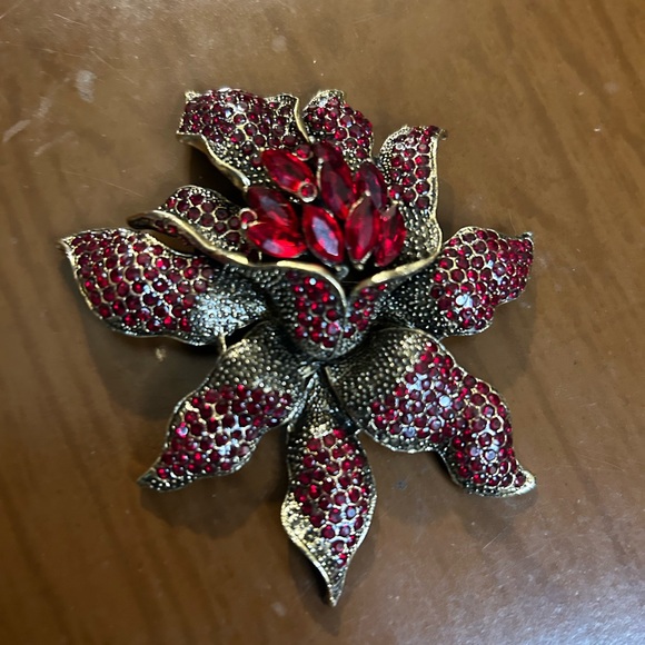 Elegant Red and Silver Floral Brooch! - Picture 9 of 11